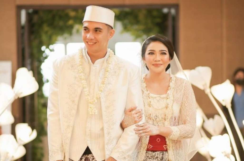 Biodata Nadeo Argawinata Agama, Profil Lengkap & Perjalanan Karir Simak profil kiper Timnas, tinggi badan & keluarganya.