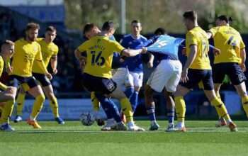 Prediksi Skor Oxford vs Ipswich 29 November 2025: Gaya Bertahan Kontra Gaya Menyerang