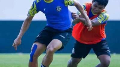 Marcos Santos Pelatih Arema Puji Suporter