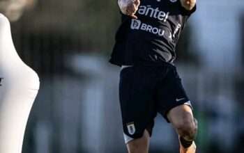 Manchester United Dikabarkan Buat Grup Chat Rahasia Soal Masa Depan Bek Muda Ini, Siapa Dia?