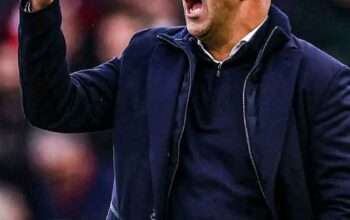 Arne Slot Buka Suara Setelah Liverpool Kalah dari PSV: Saya Harus Patahkan Kutukan Ini