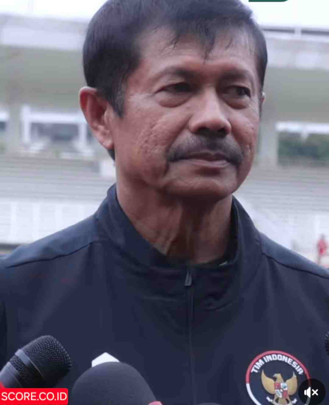 Indra Sjafri saat melakukan konferensi pers jelang SEA Games 2025