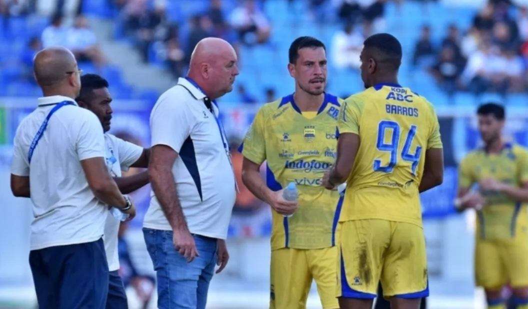 Persib Bandung 5 Laga Clean Sheet: Bojan Hodak Puji Lini Pertahanan Bojan Hodak Ungkap Kunci Sukses Pertahanan Kokoh Persib