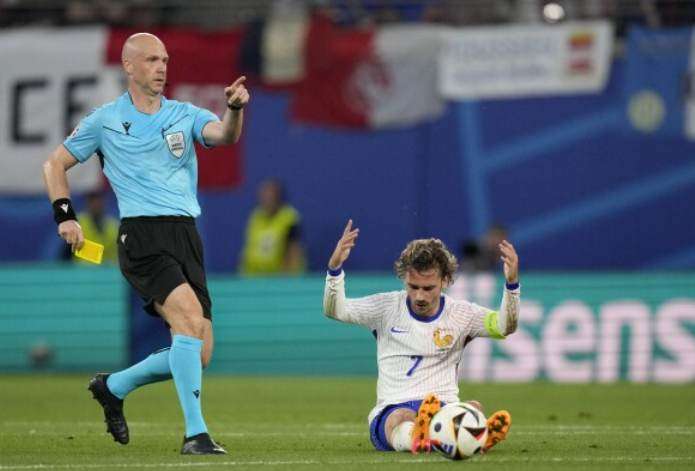 Terjawab! Berapa Gaji Wasit sepak bola Eropa per Pertandingan 2025 Daftar gaji wasit liga top Eropa musim terbaru