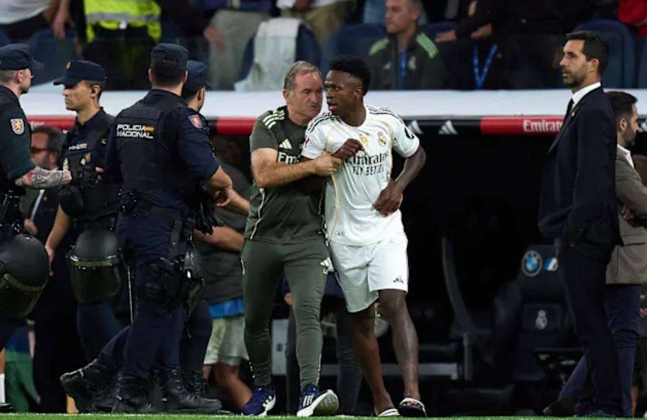 Konflik Vinicius Jr vs Xabi Alonso 2025: Penyebab Keretakan Real Madrid Terungkap Detail konflik Vini Jr dan Xabi Alonso. Skuad Madrid retak