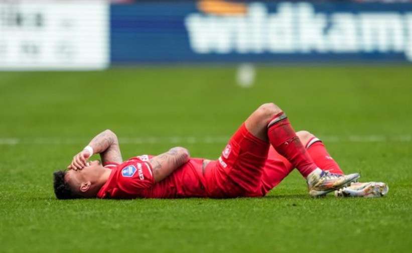 Kabar Buruk Timnas Indonesia: Mees Hilgers Cedera ACL Parah, Divonis Absen 9 Bulan Mees Hilgers Cedera ACL Parah, Absen 9 Bulan.