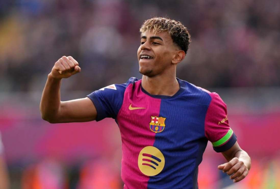 Musim La Liga 20252026 telah memasuki fase menarik per 1 November 2025, dengan Real Madrid dan Barcelona mendominasi puncak klasemen