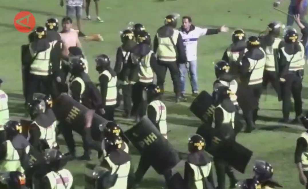 Awal Mula Tragedi Kanjuruhan: Kronologi Lengkap & Fakta Investigasi Pasca-Insiden Korban awal dilaporkan ratusan, tetapi verifikasi akhir oleh Kapolri Jenderal Listyo Sigit Prabowo pada 2023