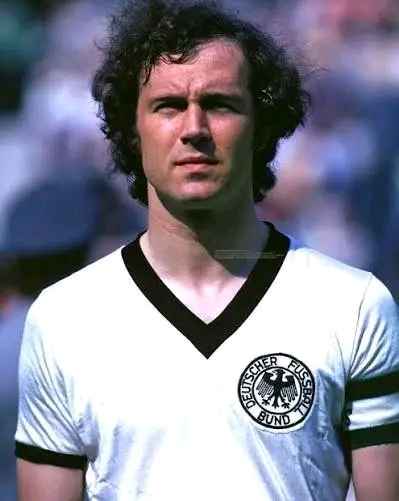 Bek Terbaik Sepanjang Masa: CB yang Paling Kokoh di Dunia Seperti Tembok China