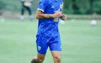 Susunan Pemain Borneo vs Persib Versus Jurnalis T: 4-3-3 versus 4-2-3-1