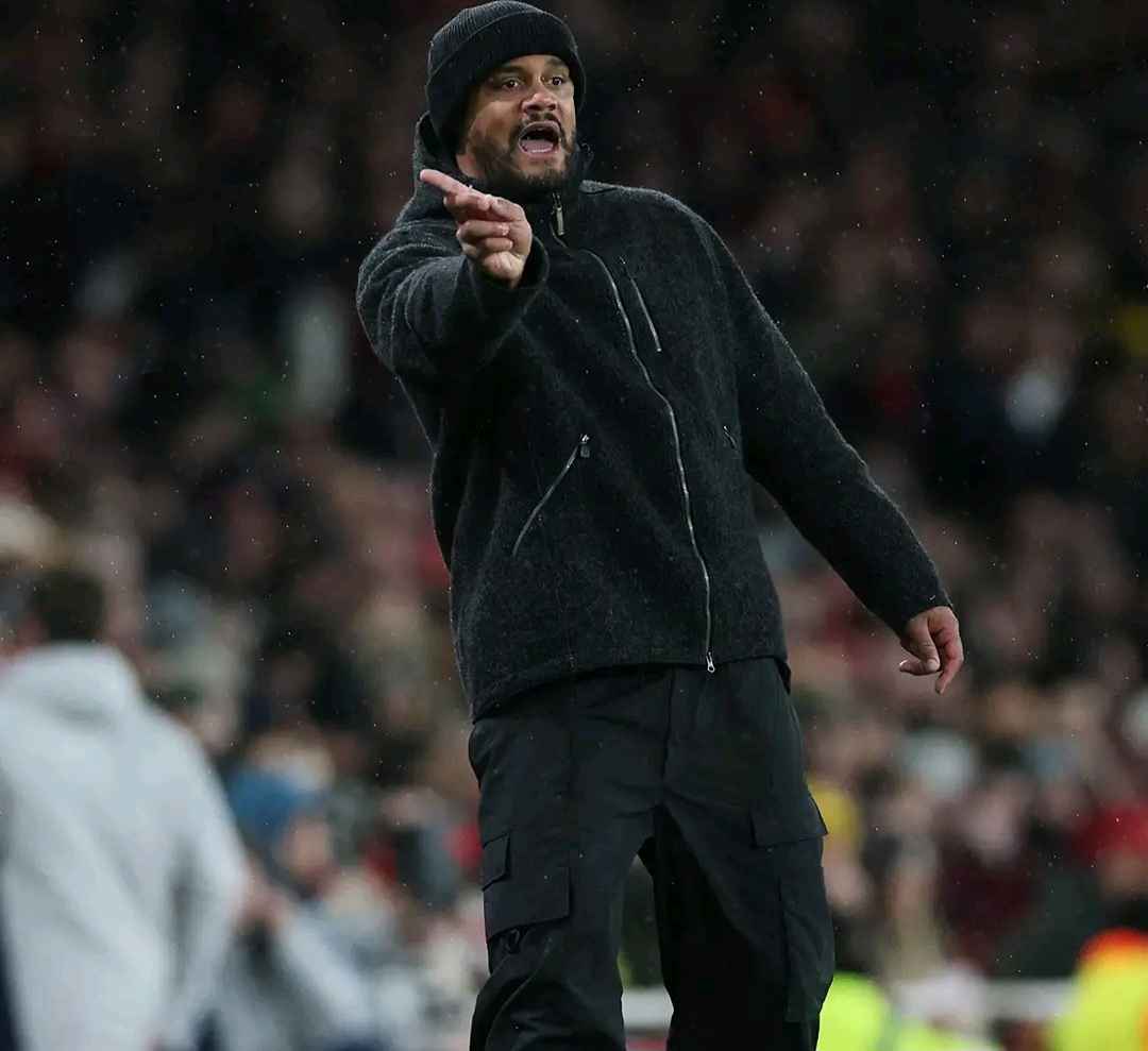 Vincent Komapny Saat Menemani Pertandingan Bayern Munchen vs Mainz 05