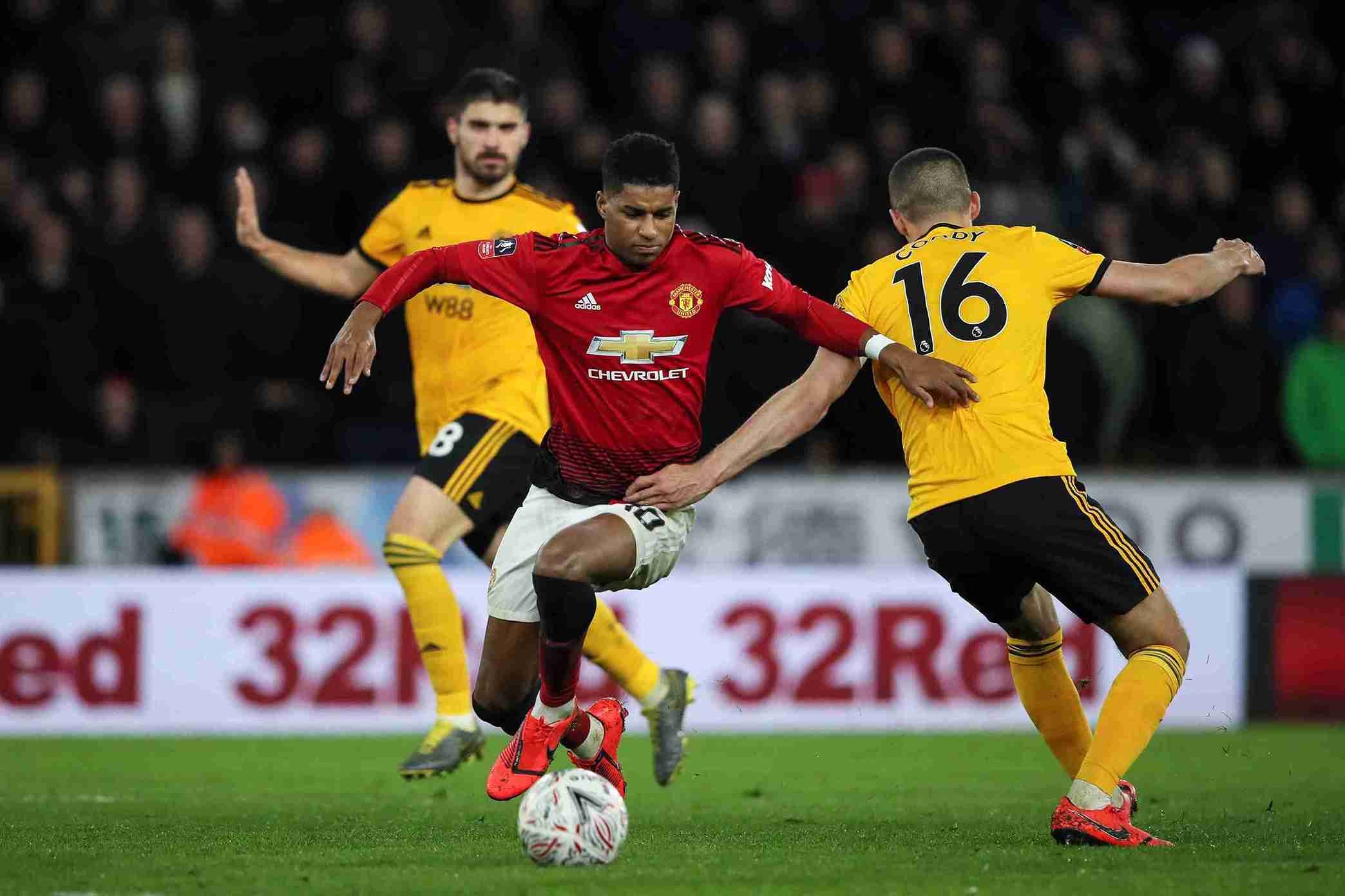 Prediksi Skor Wolverhampton vs MU 9 Desember 2025: Menunggu Setan Merah Bangkit