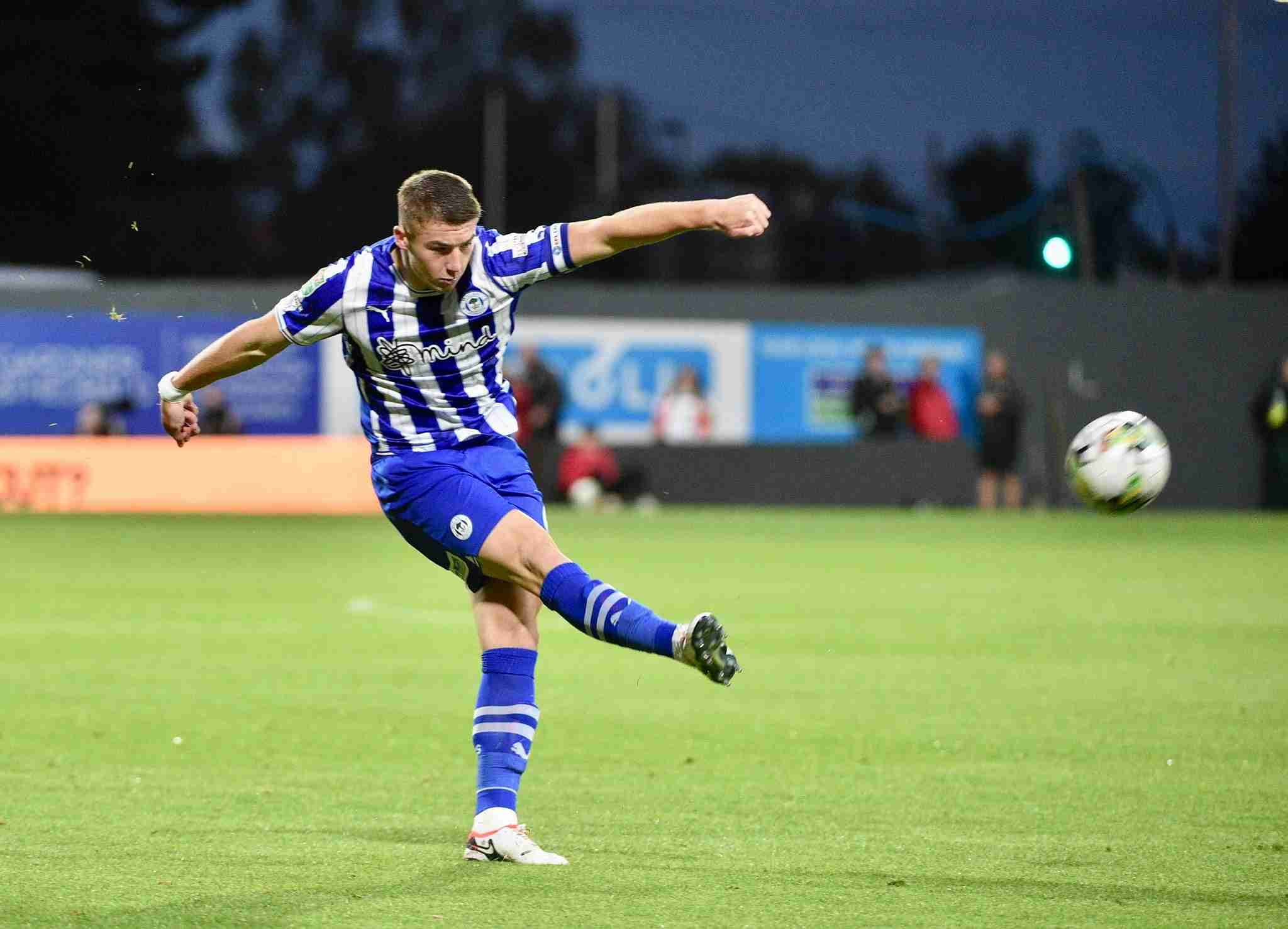 Prediksi Skor Wigan vs Burton Albion 3 Desember 2025: Duel Sengit Papan Bawah