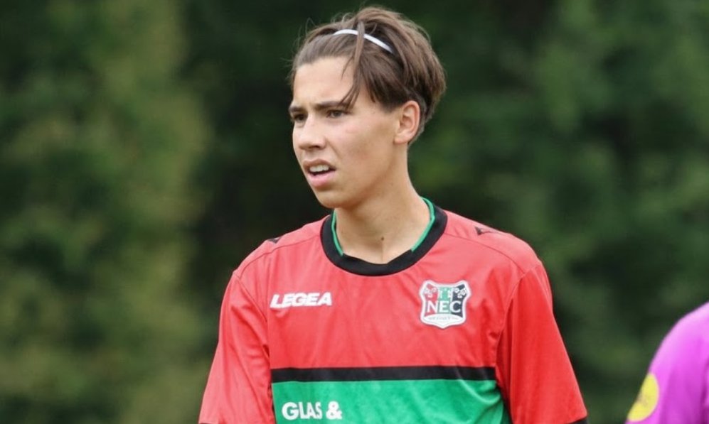 Mengulas Silsilah dan Perjalanan Karier Bek Dion Markx