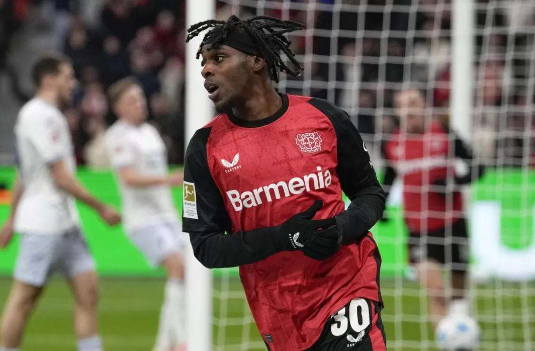 Potensi bek kanan baru untuk Barcelona dan Man City 2026.