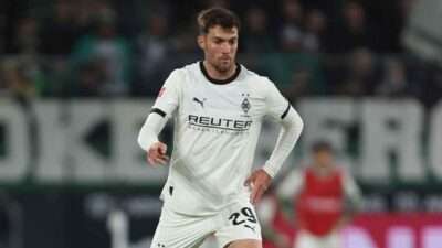 Joe Scally merupakan bek kanan Monchengladbach