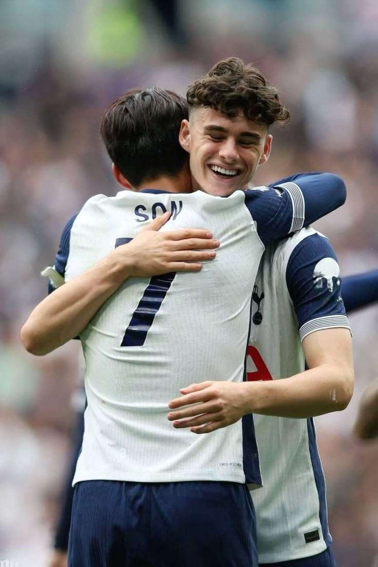 Prediksi Skor Brentford vs Tottenham 2 Januari 2026: Siapa yang Bakal jadi Ayam Sayur? Son Heungmin dan Archie Grey Pemain Tottenham Hotspur